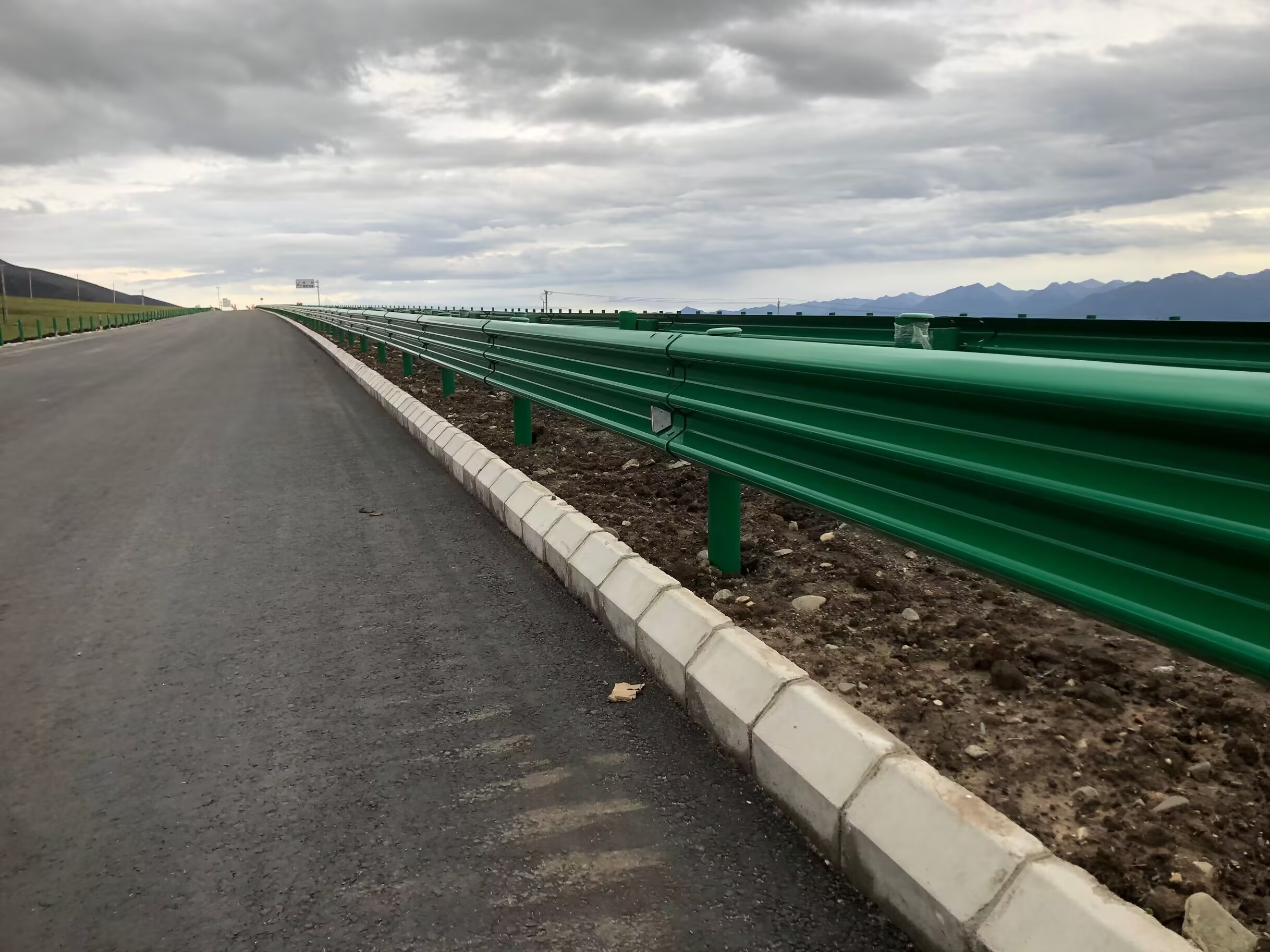 贡嘎县乡村公路波形护栏波形护栏板 - 推荐
